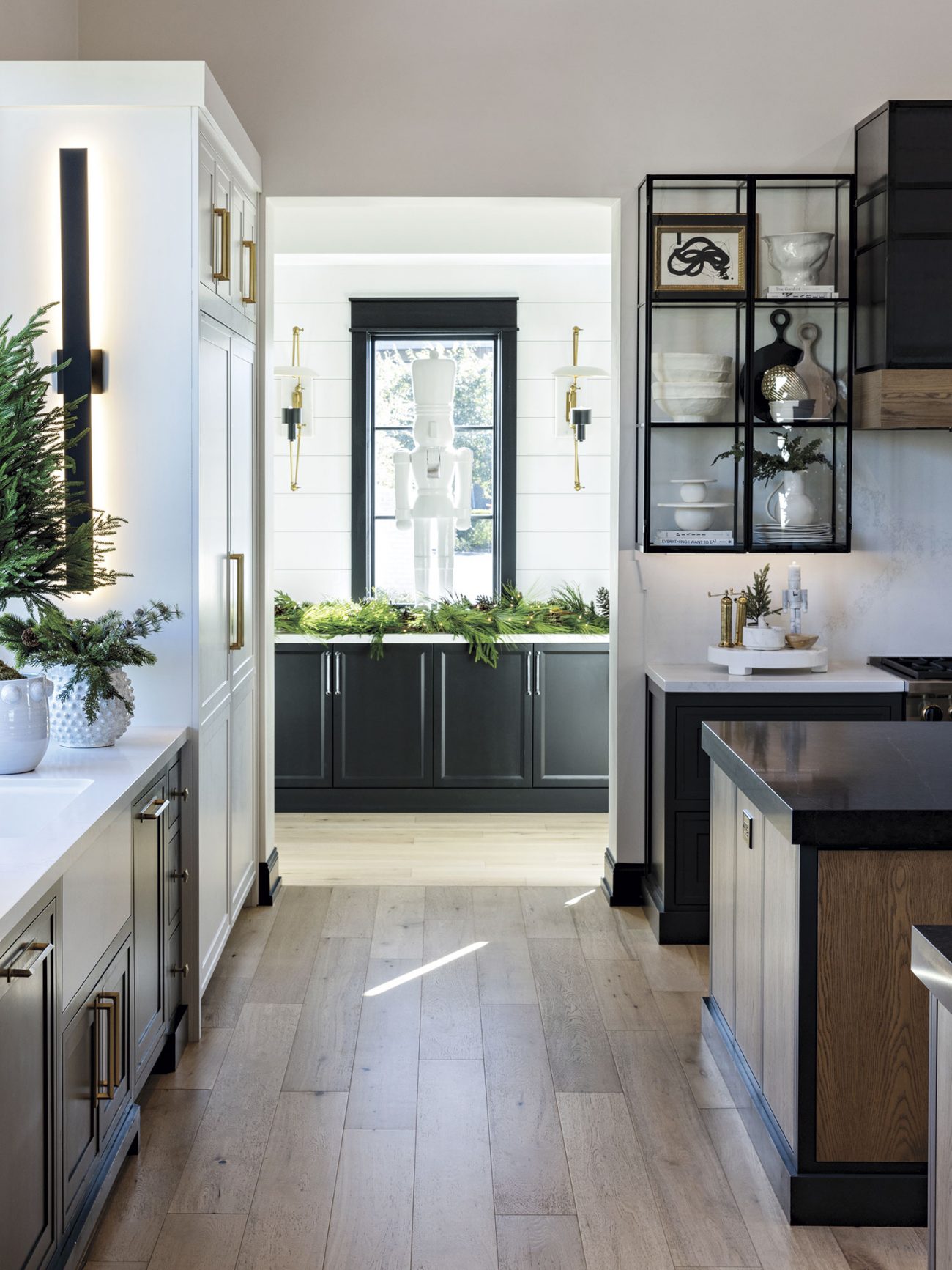 This Festive Holiday Home is Both Merry and Bright - Phoenix Home & Garden
