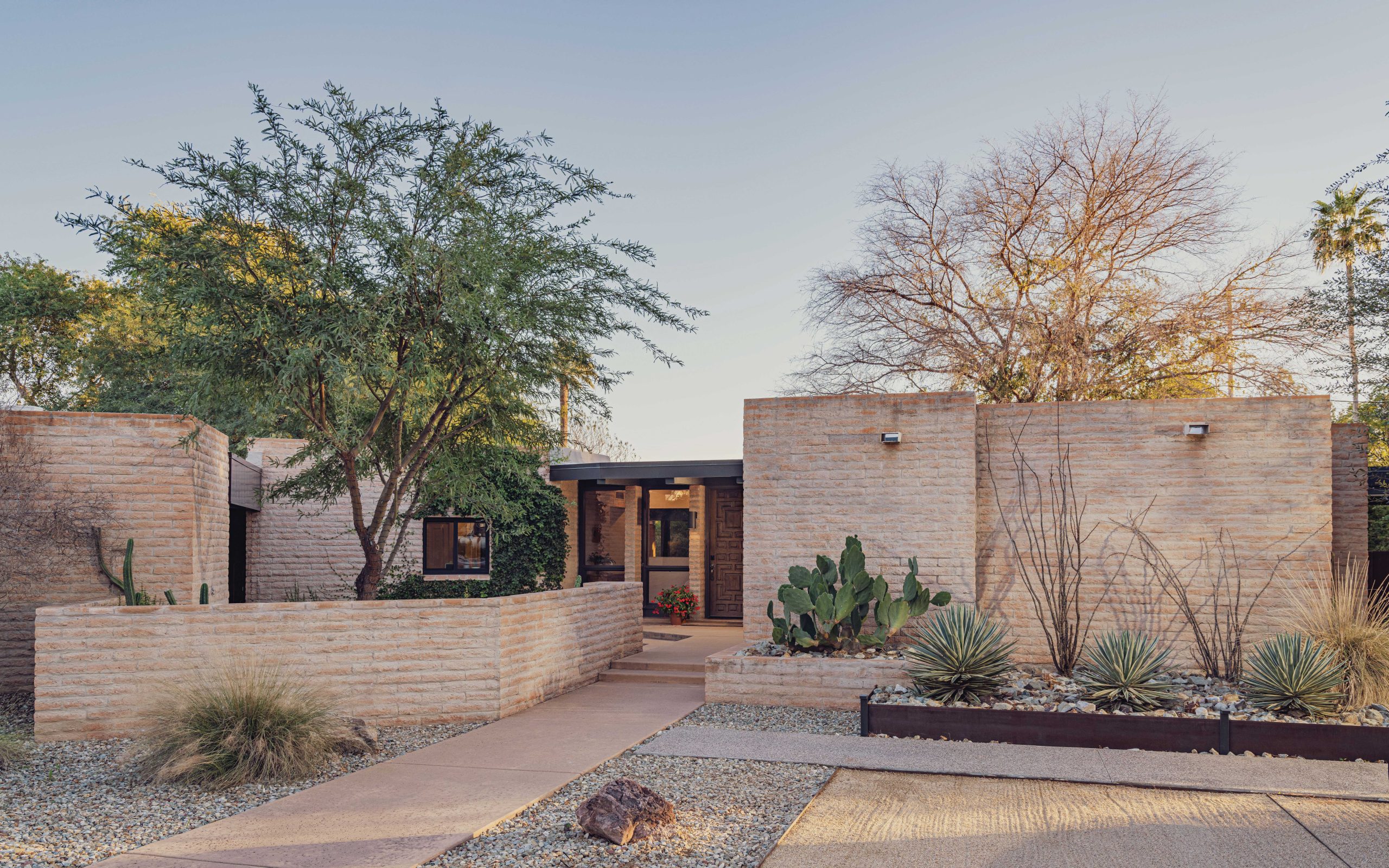 Architect Joanna Noonan and builder Dan Noonan used a minimal approach to update the 1970s home. To keep the entry’s garden walls, they matched new block to the original mortar-washed walls.
